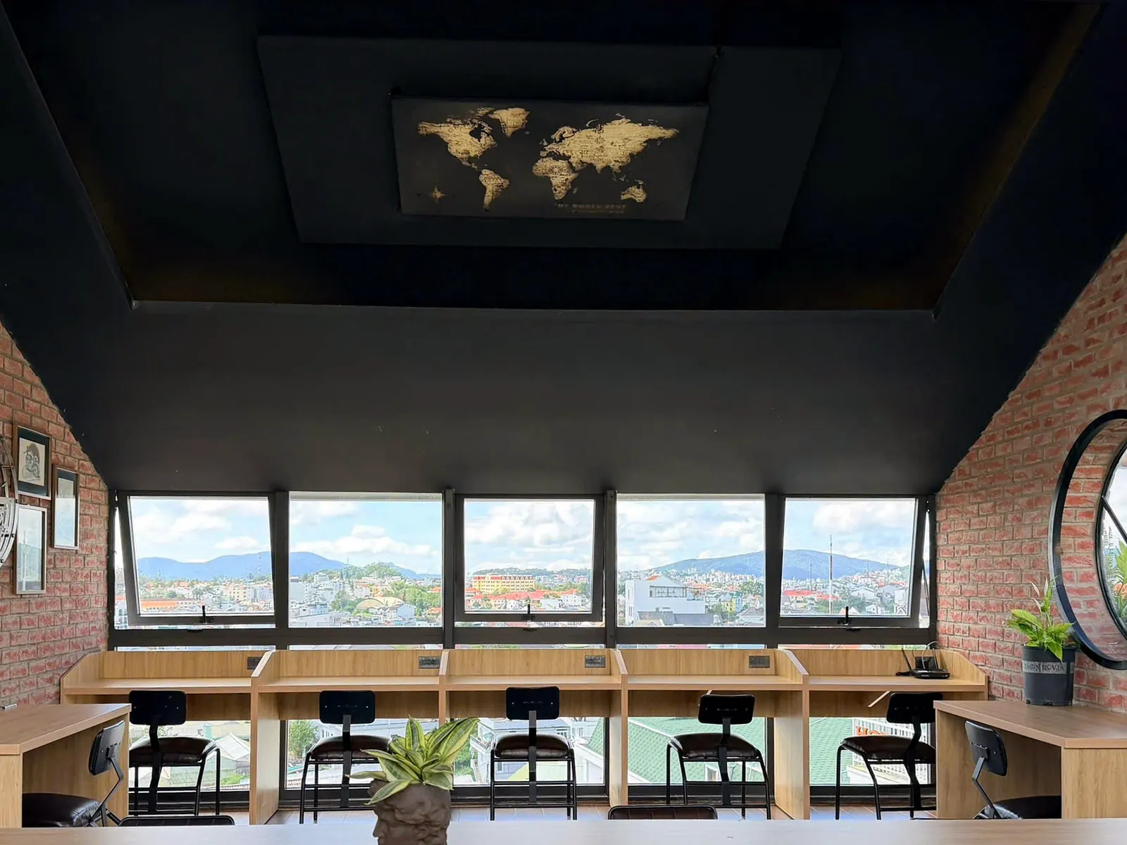To Take Less Space Coworking Space in Da Lat – Quiet Desks & Fast WiFi | ThomWork