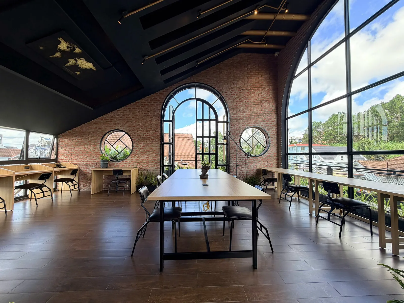 To Take Less Space Coworking Space in Da Lat – Quiet Desks & Fast WiFi | ThomWork